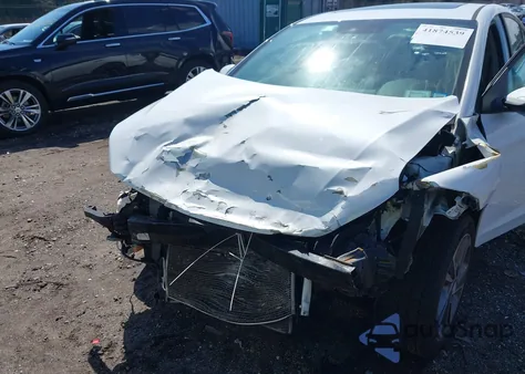 2017 Hyundai Elantra Limited из США, поврежденный, VIN 5NPD84LF8HH066344